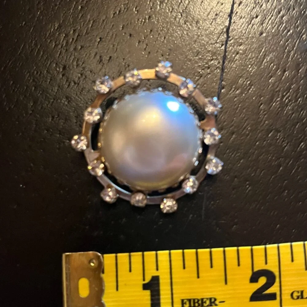 Vintage Gold Tone Faux Pearl and Rhinestone Circle Brooch